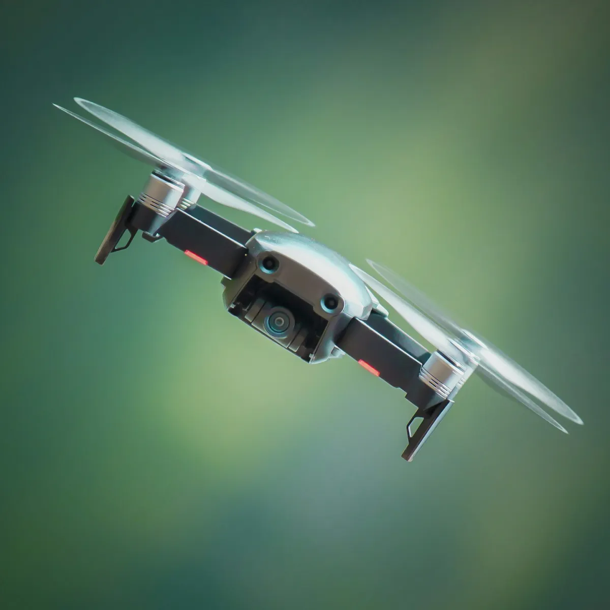 Opérateur drone professionnel contrôlant son équipement