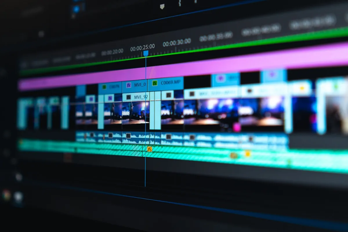 Équipe vidéo corporate préparant un tournage storytelling au Luxembourg